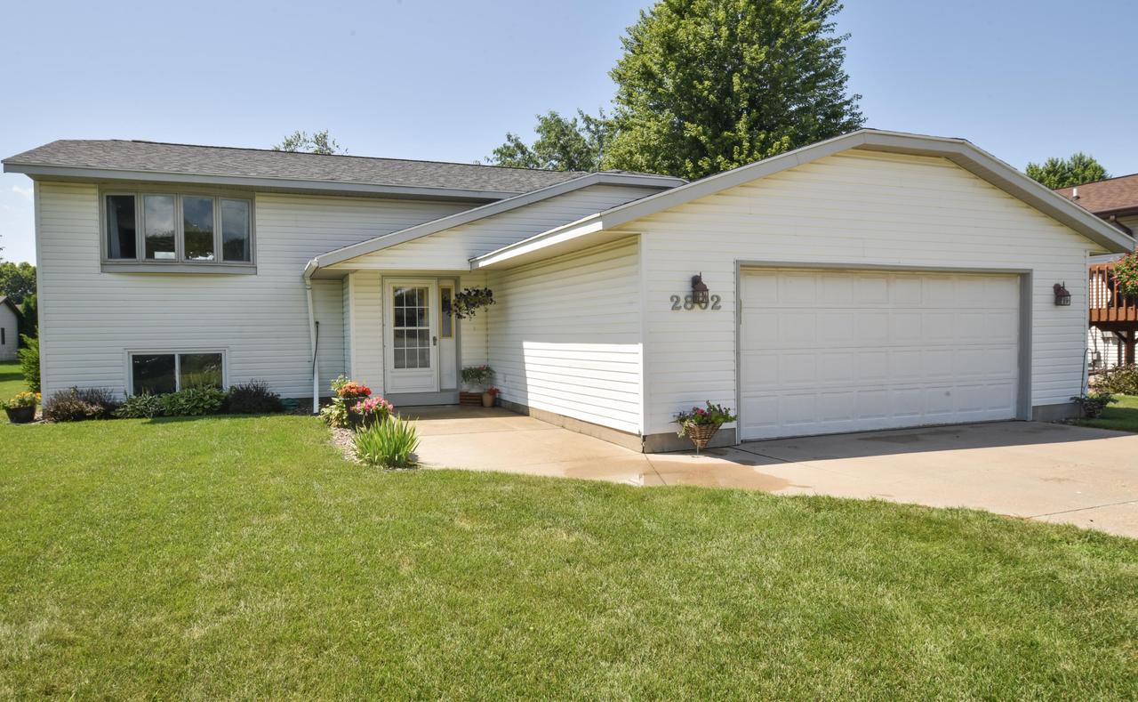 2802 Pleasant Dr, Holmen, WI 54636