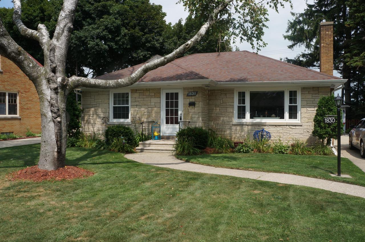 1830 74th Pl, Kenosha, WI 53143