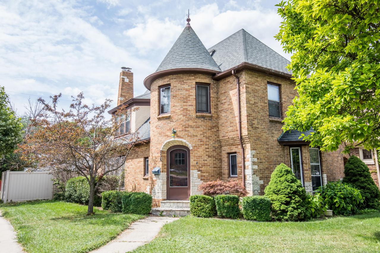 836 Lathrop Ave, Racine, WI 53405