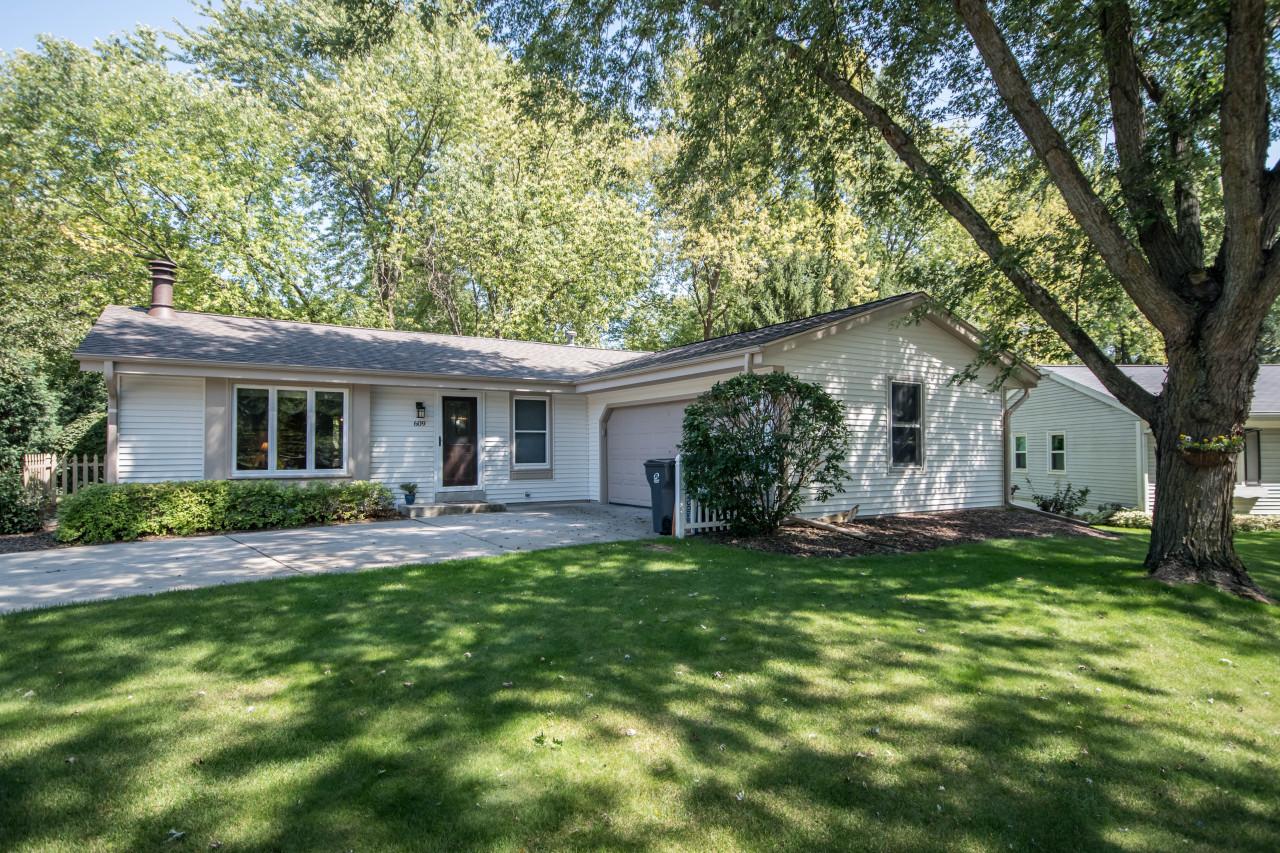 609 Norwood Ct, Waukesha, WI 53188
