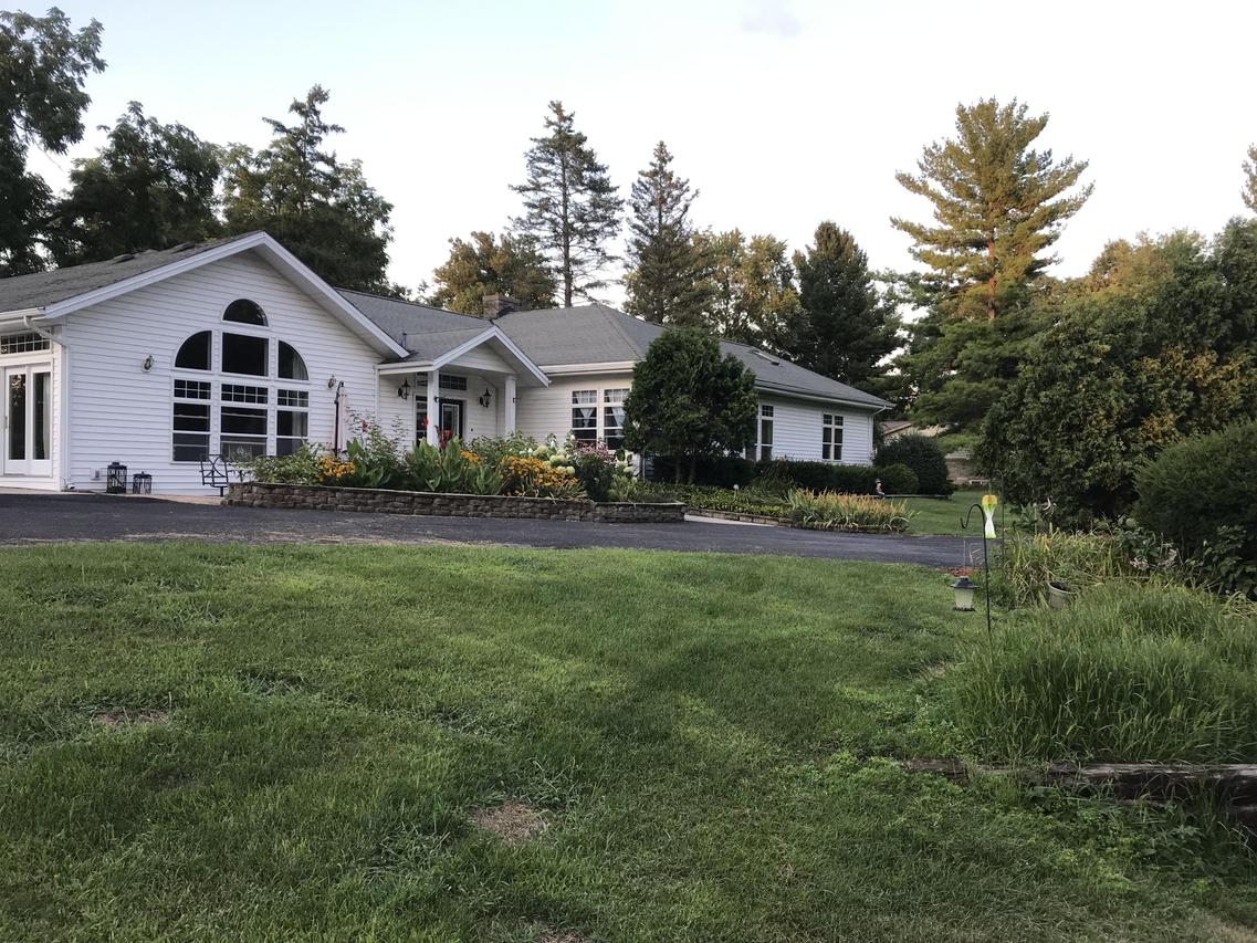 36050 W Orchard Ln, Oconomowoc Lake, WI 53066