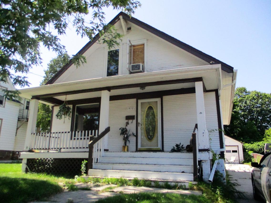 1410 S 12th St., Manitowoc, WI 54220