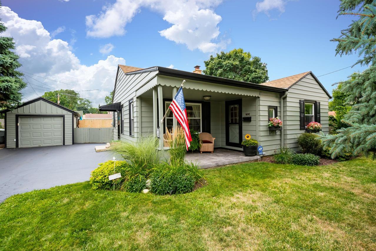 4149 S Whitnall Ave, Milwaukee, WI 53207