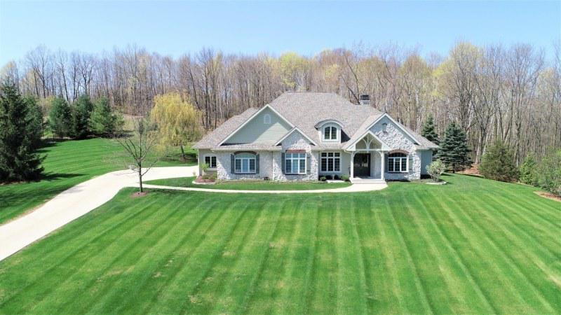 4057 Foxbury Ct., Polk, WI 53086