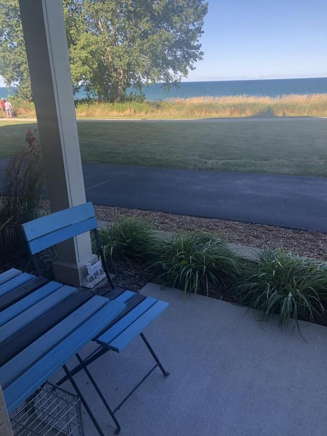 4130 S Lake Dr #85, Saint Francis, WI 53235