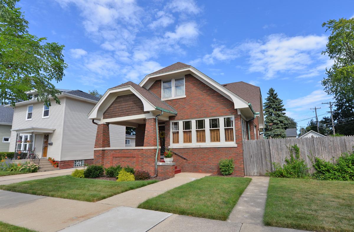 1129 Cleveland Ave, Racine, WI 53405