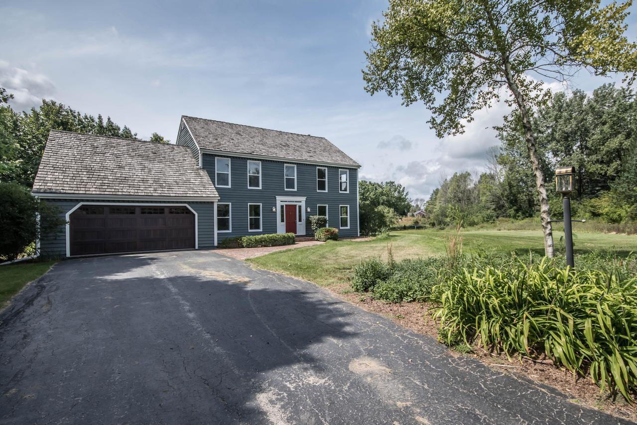 435 W White Oak Way, Mequon, WI 53092