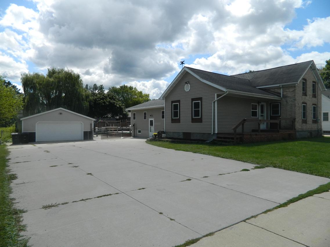 748 Wisconsin Dr, Jefferson, WI 53549
