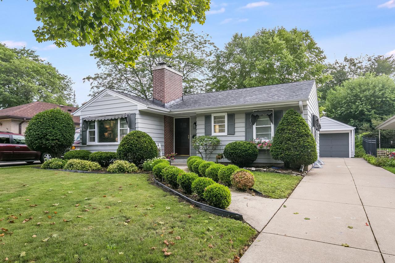 1127 Oregon St, Racine, WI 53405