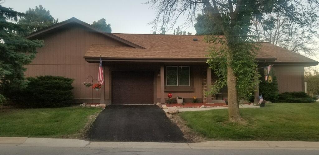 4900 S Imperial Cir., Greenfield, WI 53220