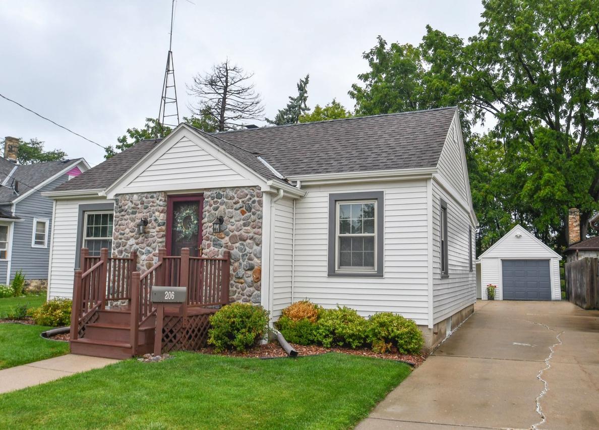 206 2nd St., Oconomowoc, WI 53066