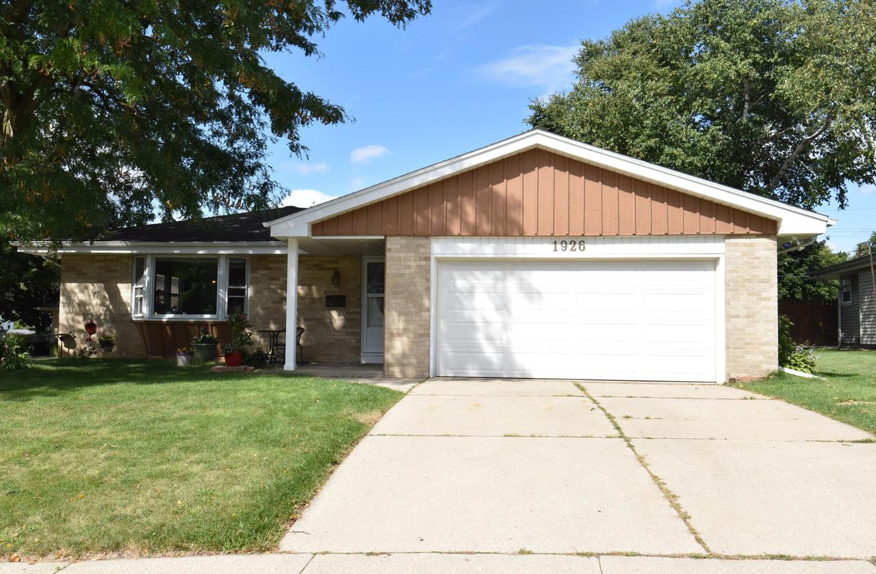 1926 Manhattan Dr., Waukesha, WI 53186