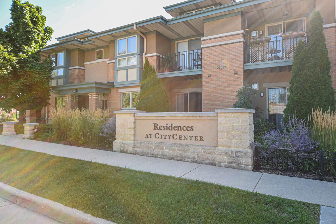 15271 W Library Ln #2, New Berlin, WI 53151