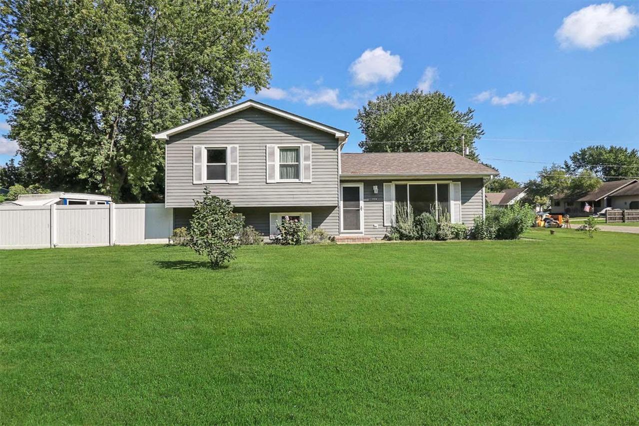 906 114th St, Pleasant Prairie, WI 53158