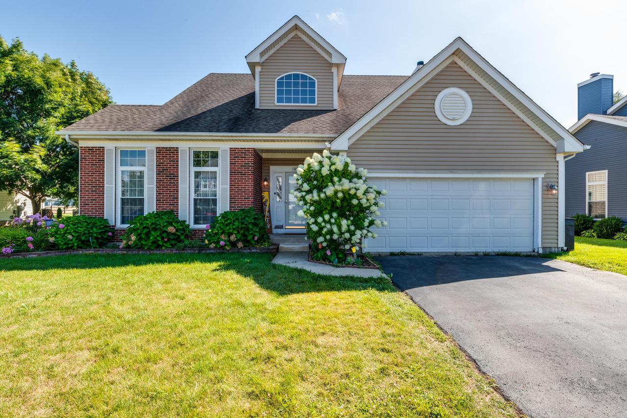 10915 68th Pl, Kenosha, WI 53142