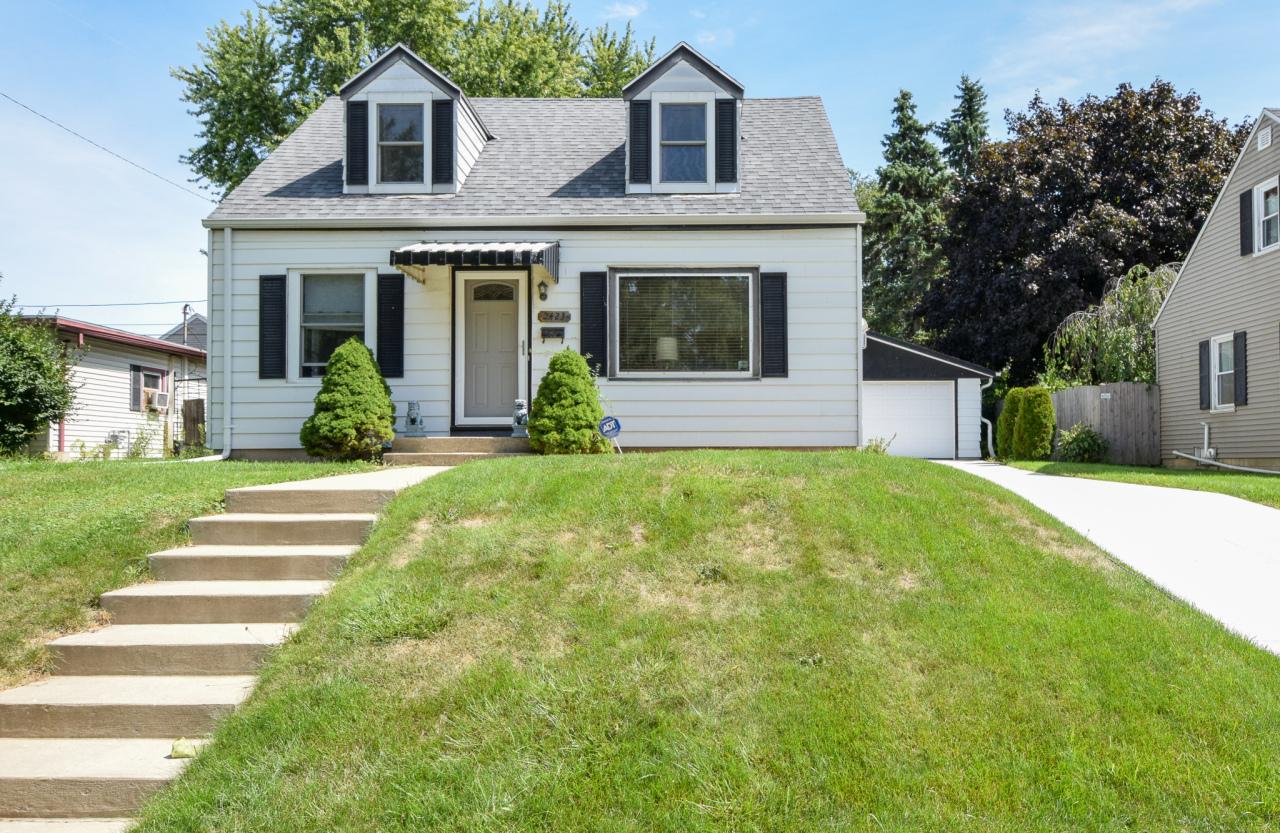 2423 Harrison Pl, South Milwaukee, WI 53172