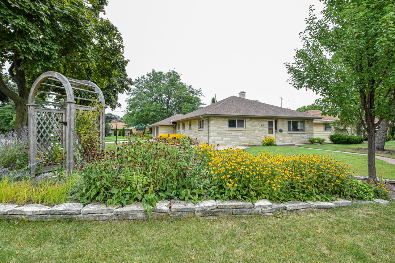 5322 W Jerelyn Pl., Milwaukee, WI 53219