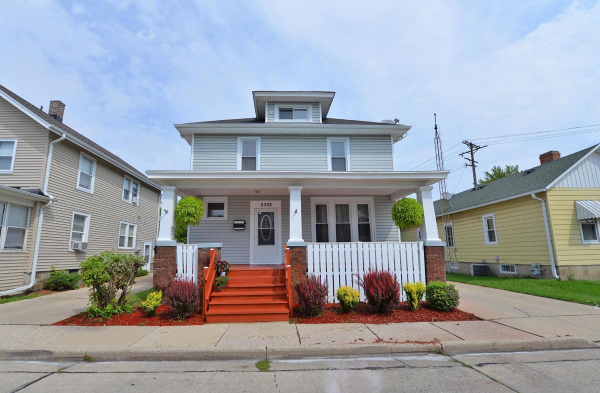 2308 Victoria Dr, Racine, WI 53403