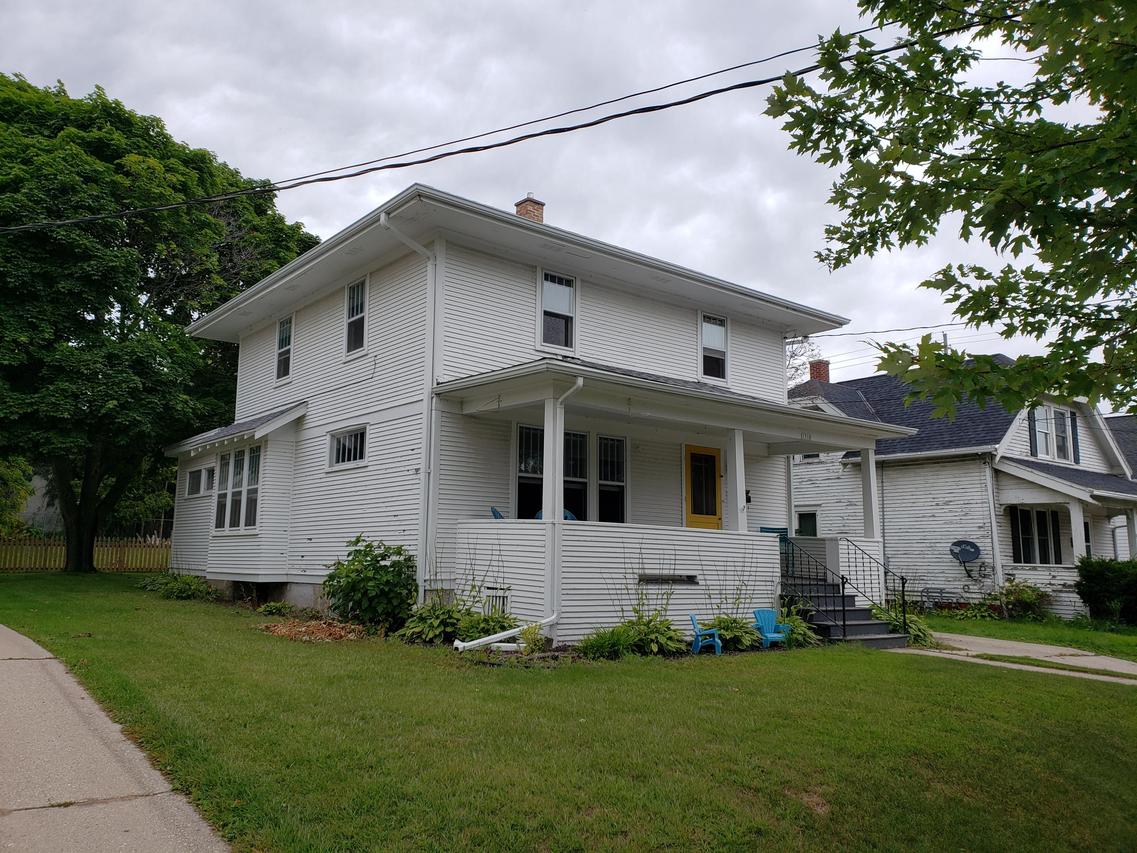 1310 S 14th St., Manitowoc, WI 54220