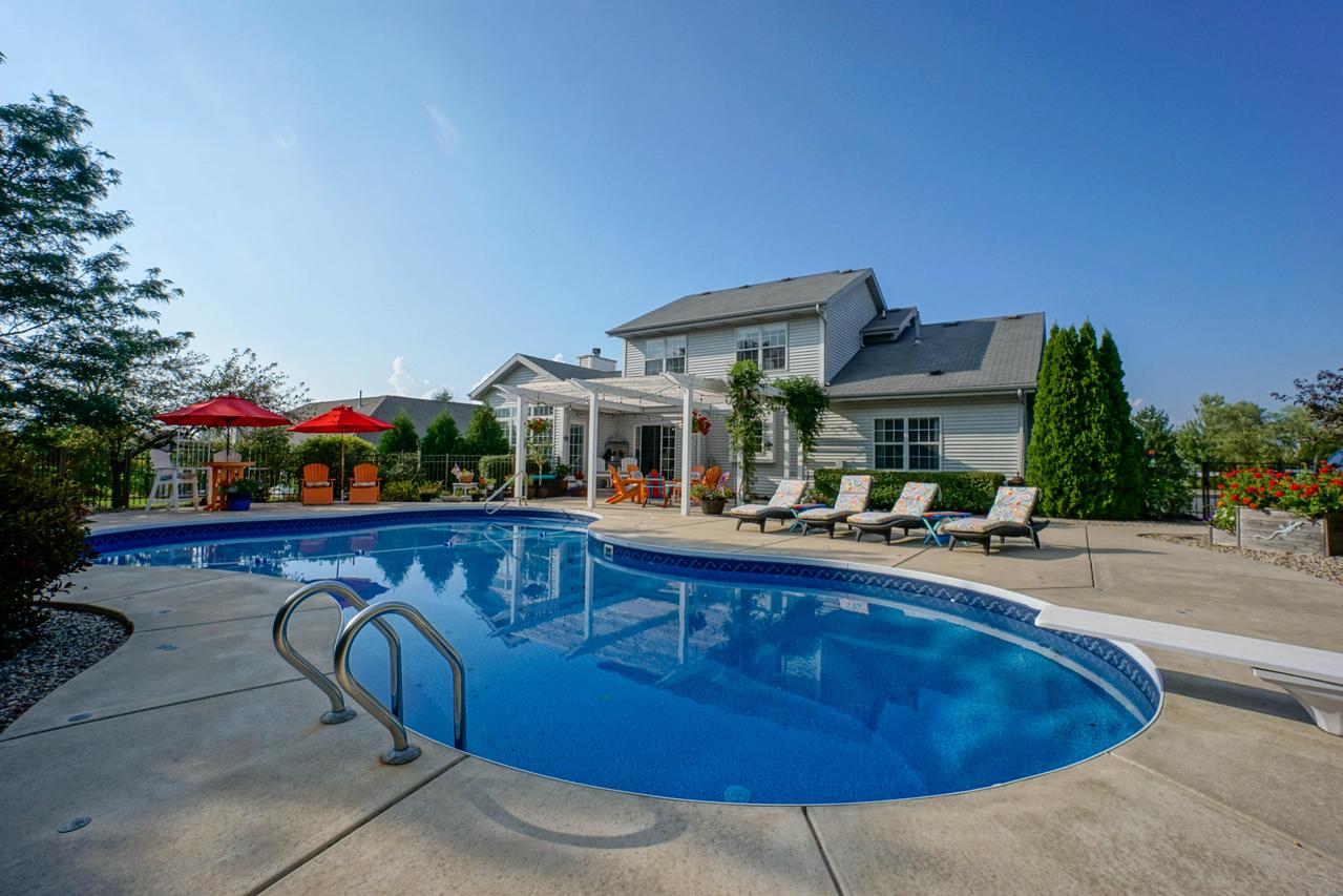 N67W13529 Daylily Dr, Menomonee Falls, WI 53051