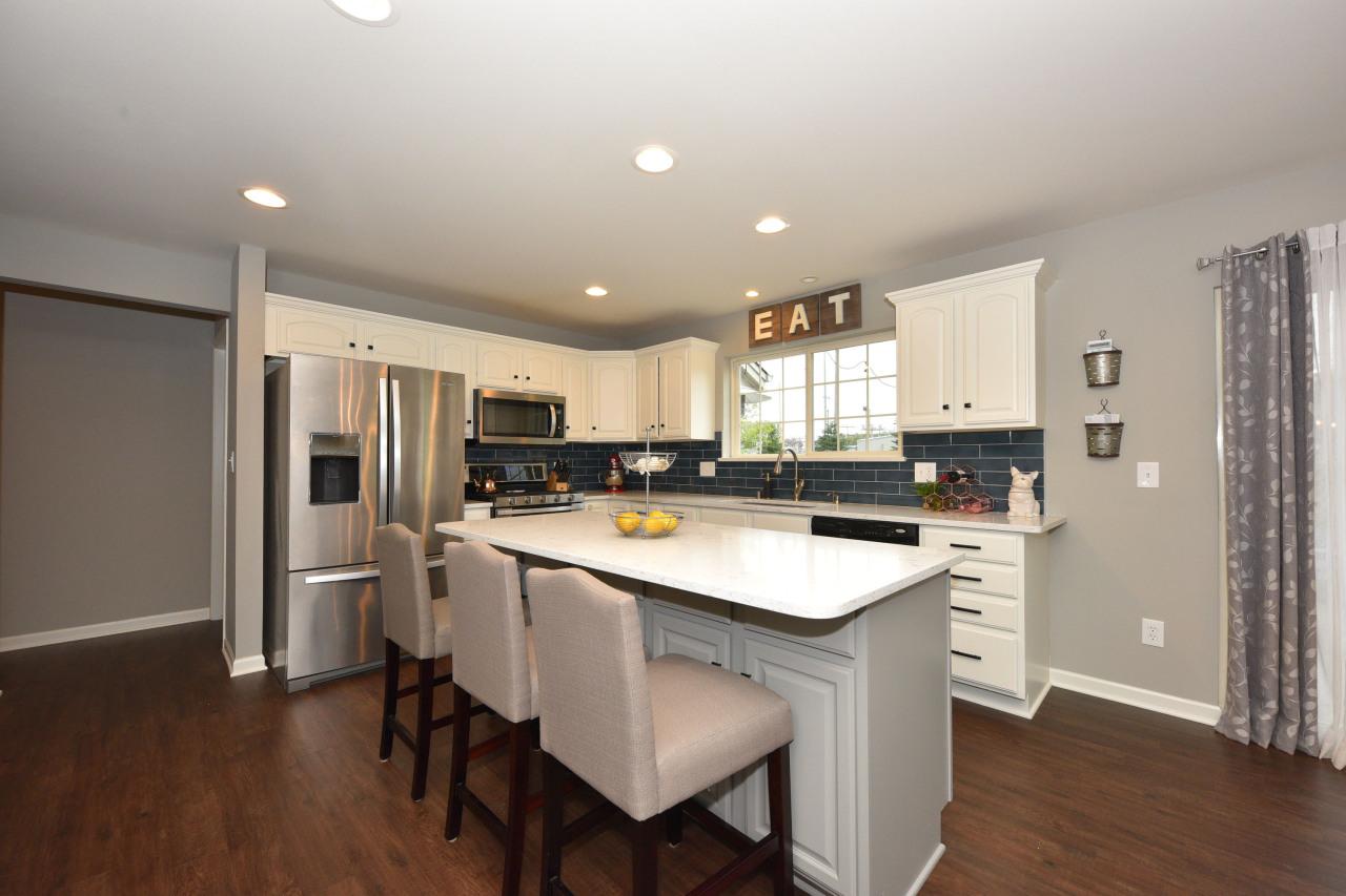 209 Jersey Cir, Waukesha, WI 53188