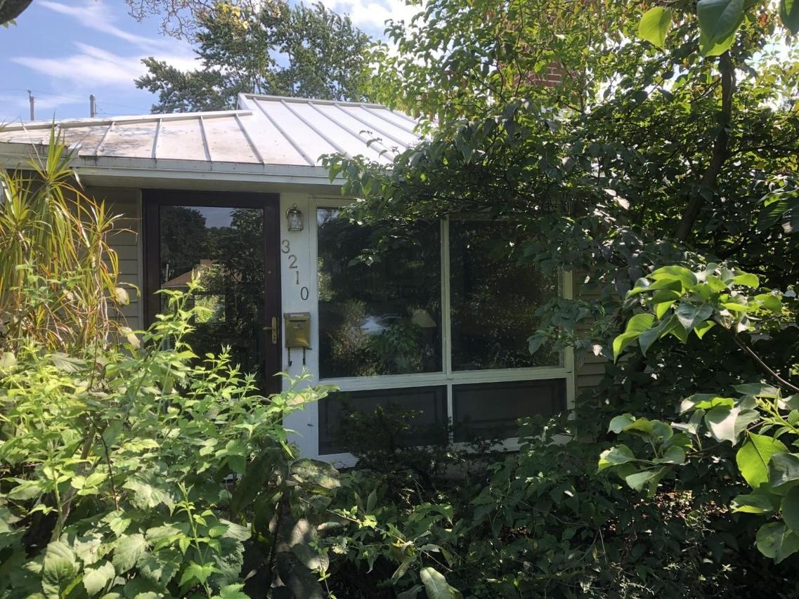 3210 N 83rd St, Milwaukee, WI 53222