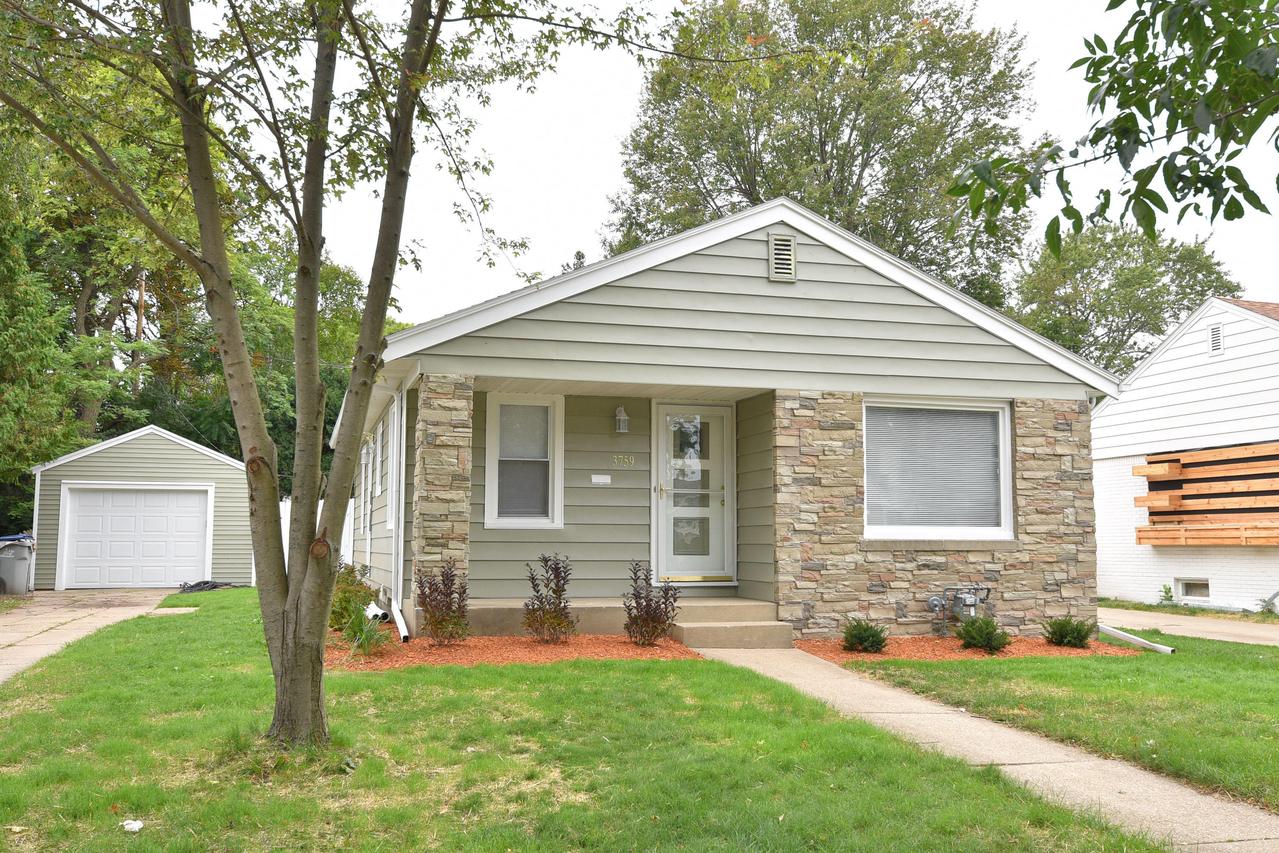 3759 N 61st St, Milwaukee, WI 53216