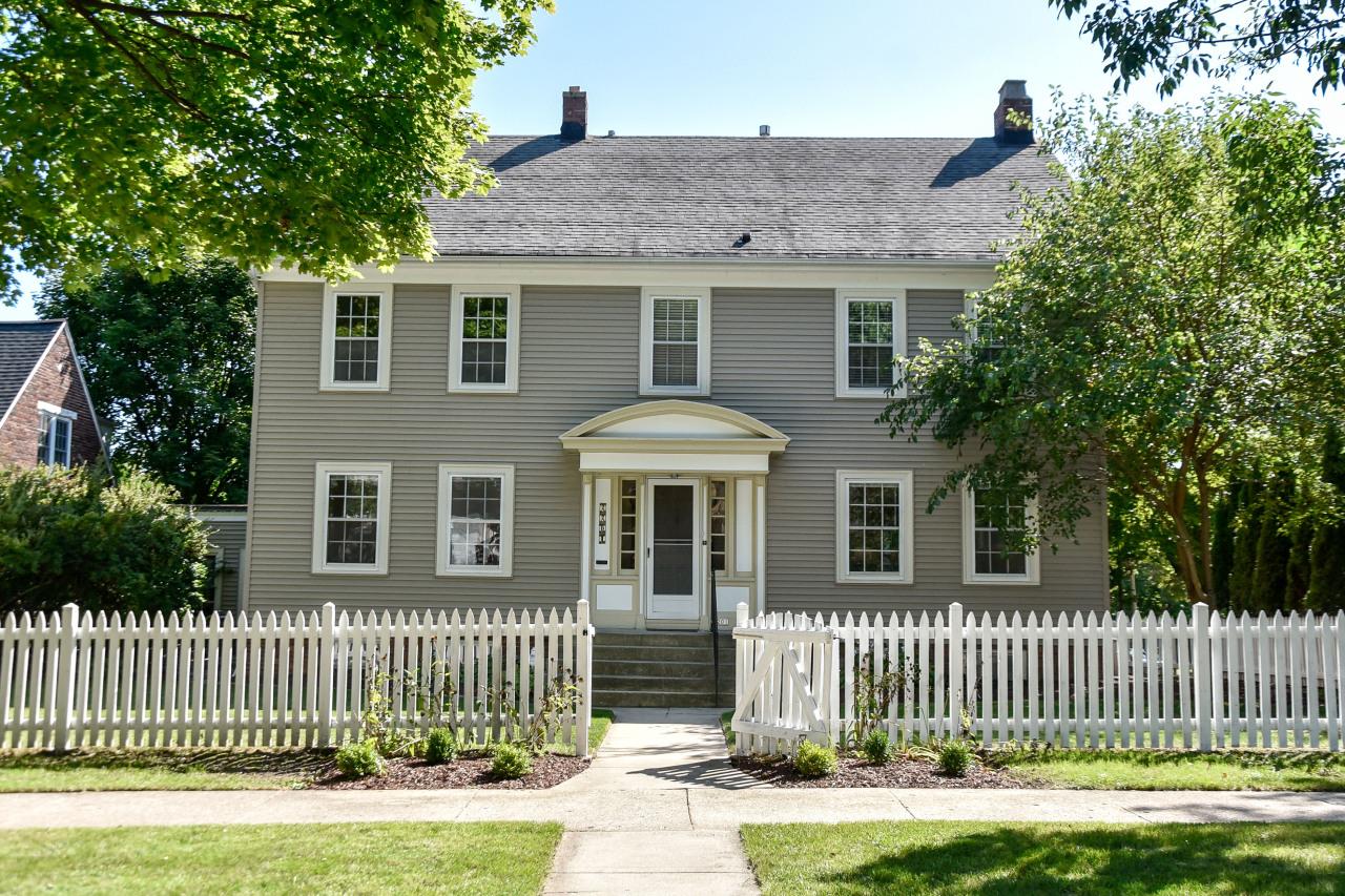 2201 E Newton Ave, Shorewood, WI 53211