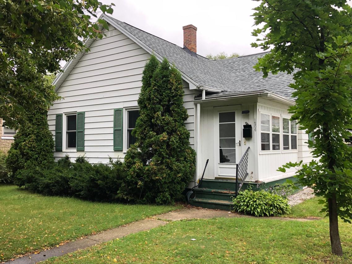 1206 Parnell St, Marinette, WI 54143