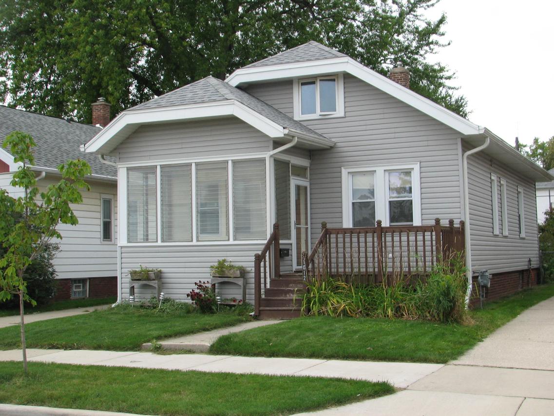 1012 Cleveland Ave, Racine, WI 53405