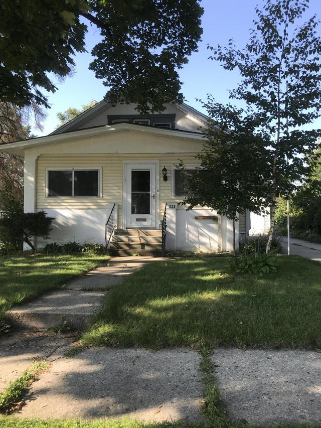 228 Harrison Ave, Waukesha, WI 53186
