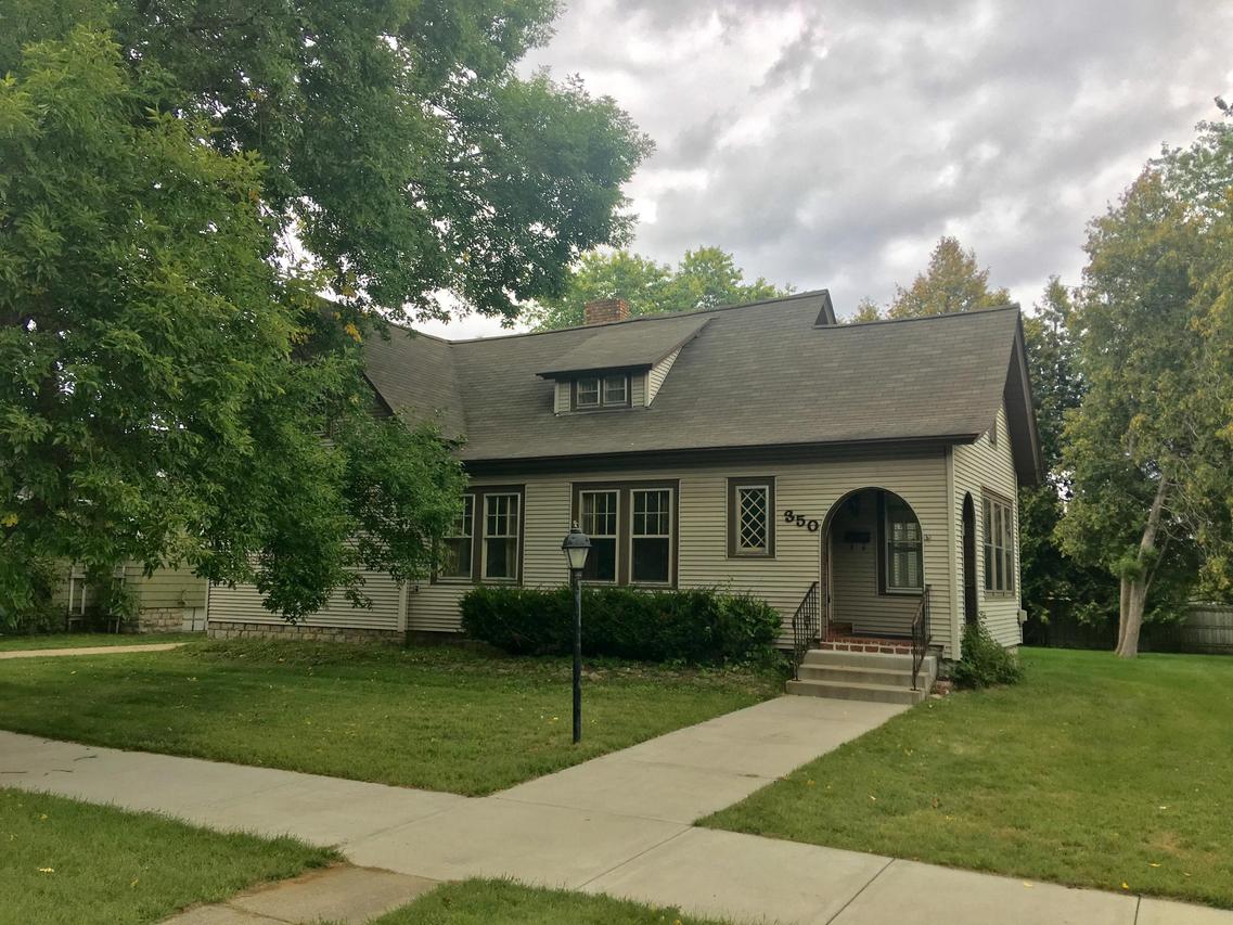 350 State St, Marinette, WI 54143