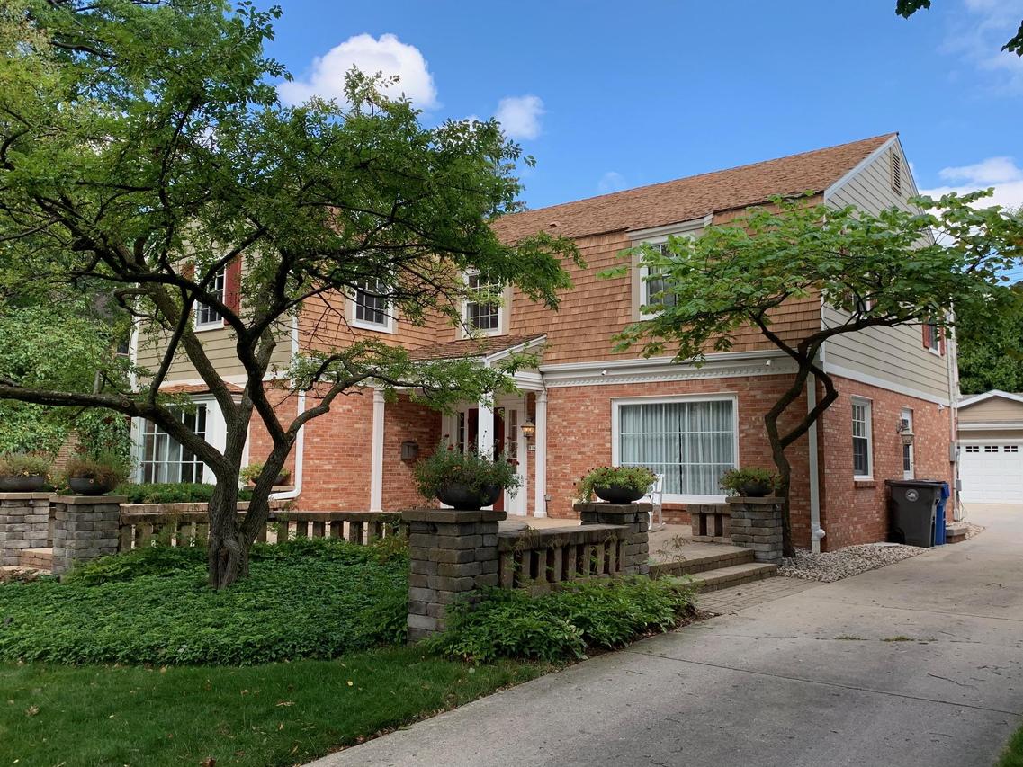 814 E Sylvan Ave, Whitefish Bay, WI 53217