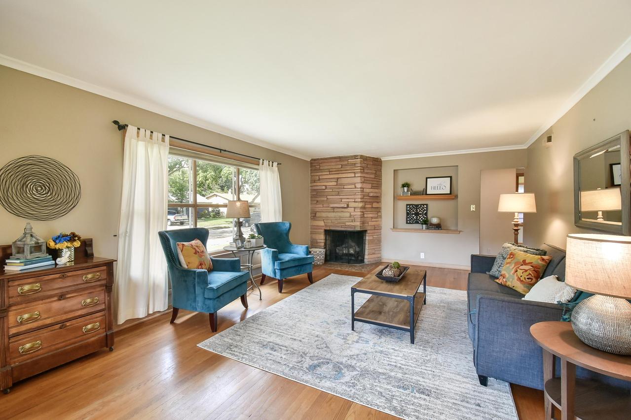 2065 Sunset Ct, Wauwatosa, WI 53226