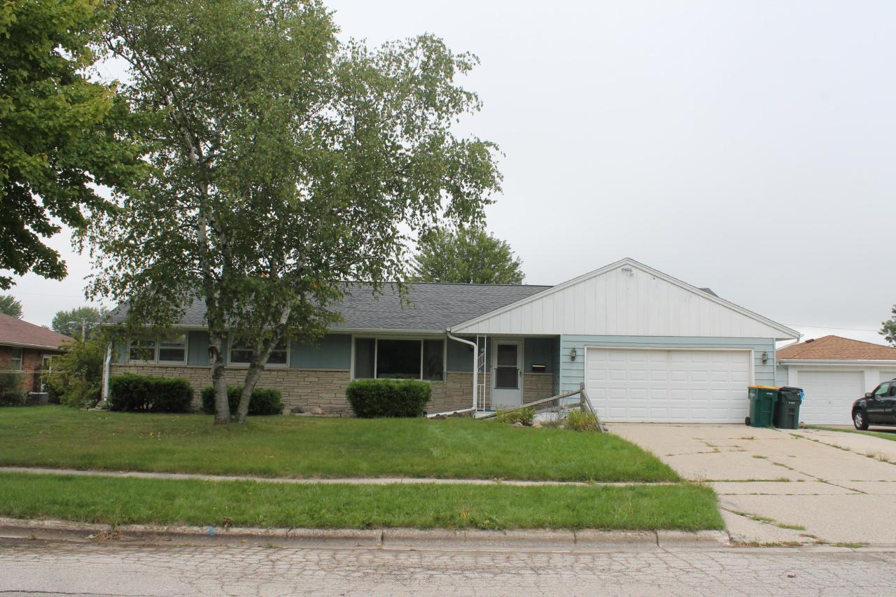 609 James Ct., West Bend, WI 53095