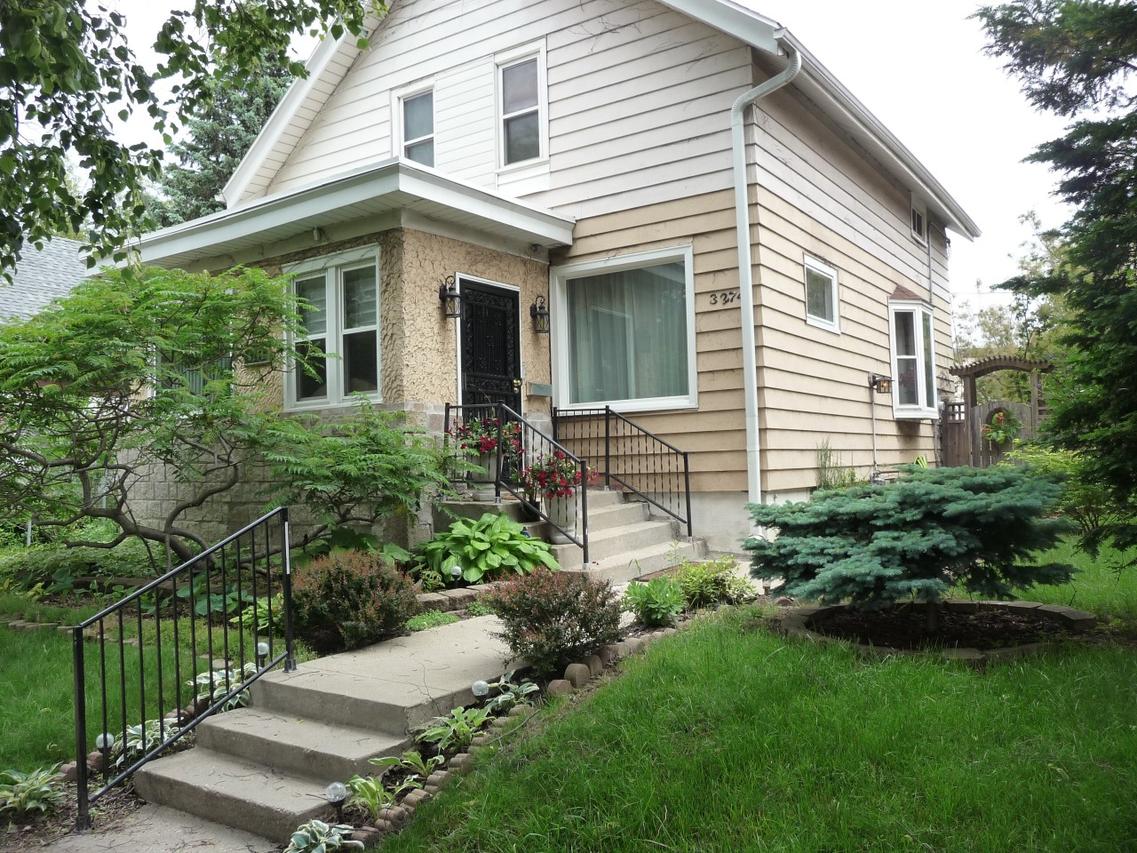 3274 N 40th St, Milwaukee, WI 53216