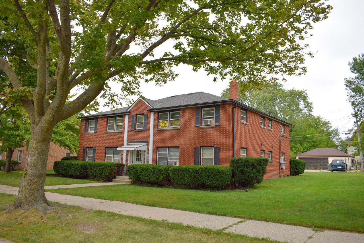 3240 S 49th St, Milwaukee, WI 53219