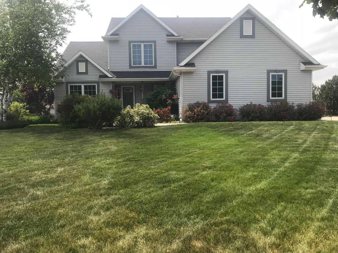 235 W Redding Cir, Belgium, WI 53004