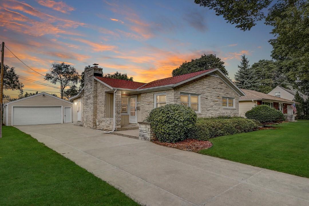 1328 Hillside Dr., Waukesha, WI 53186