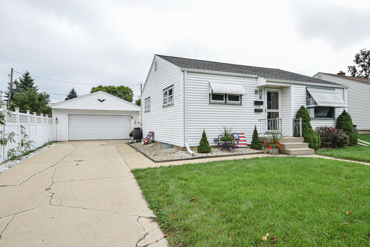 4726 S 7th St., Milwaukee, WI 53221