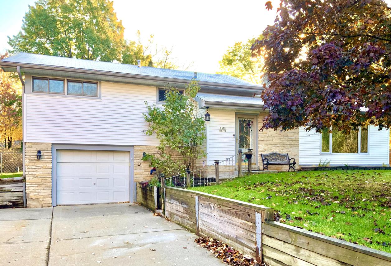 W379N5798 Lake Rd., Oconomowoc, WI 53066