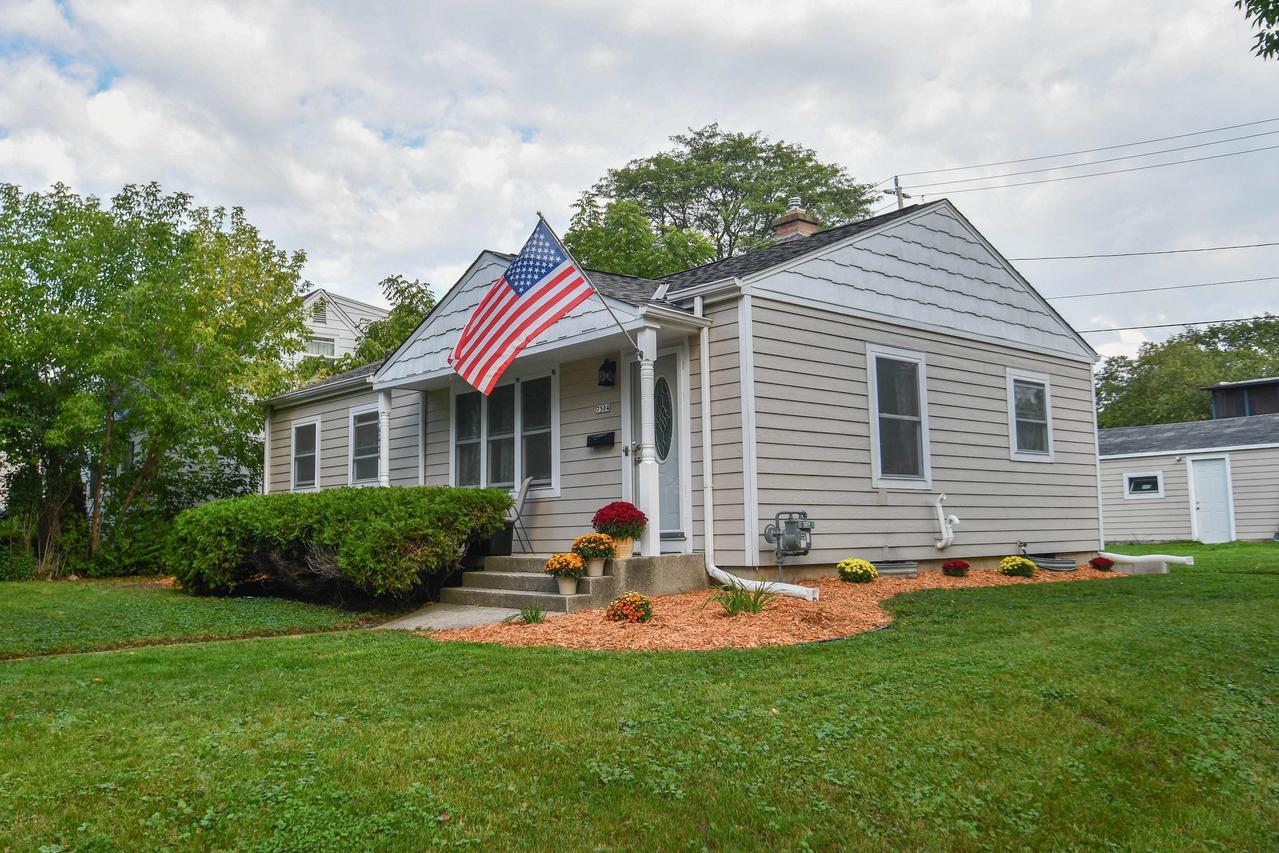 7504 Hennessey Ave., Wauwatosa, WI 53213