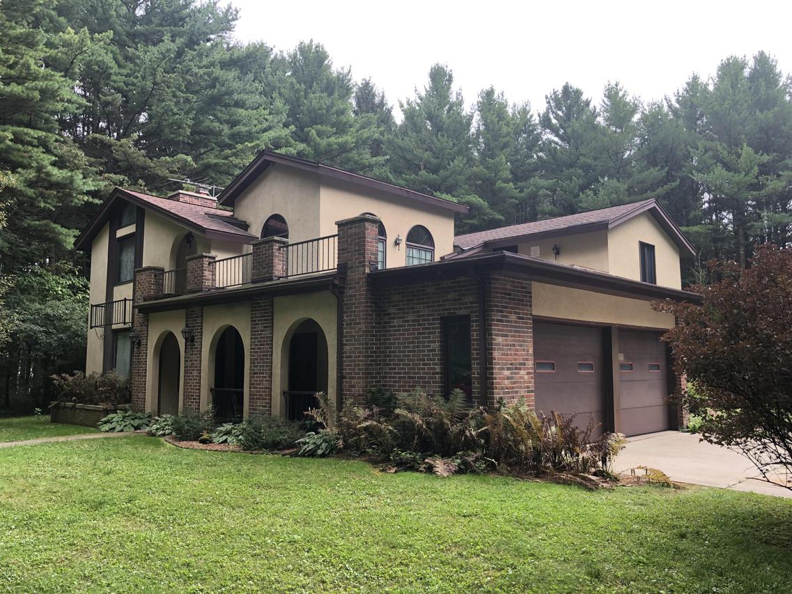 1439 E Vaness Rd., Oostburg, WI 53070