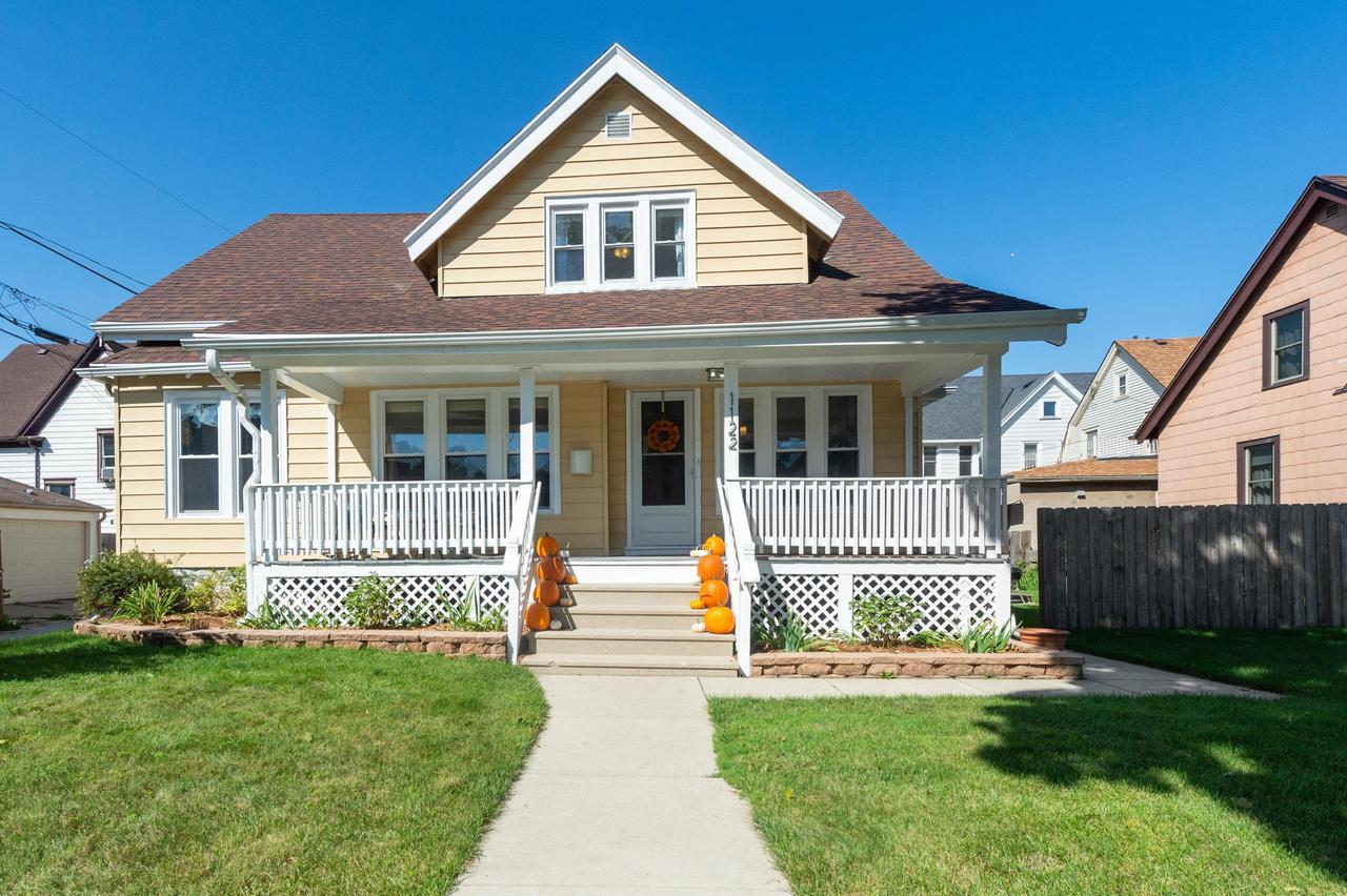 1122 E Montana St, Milwaukee, WI 53207