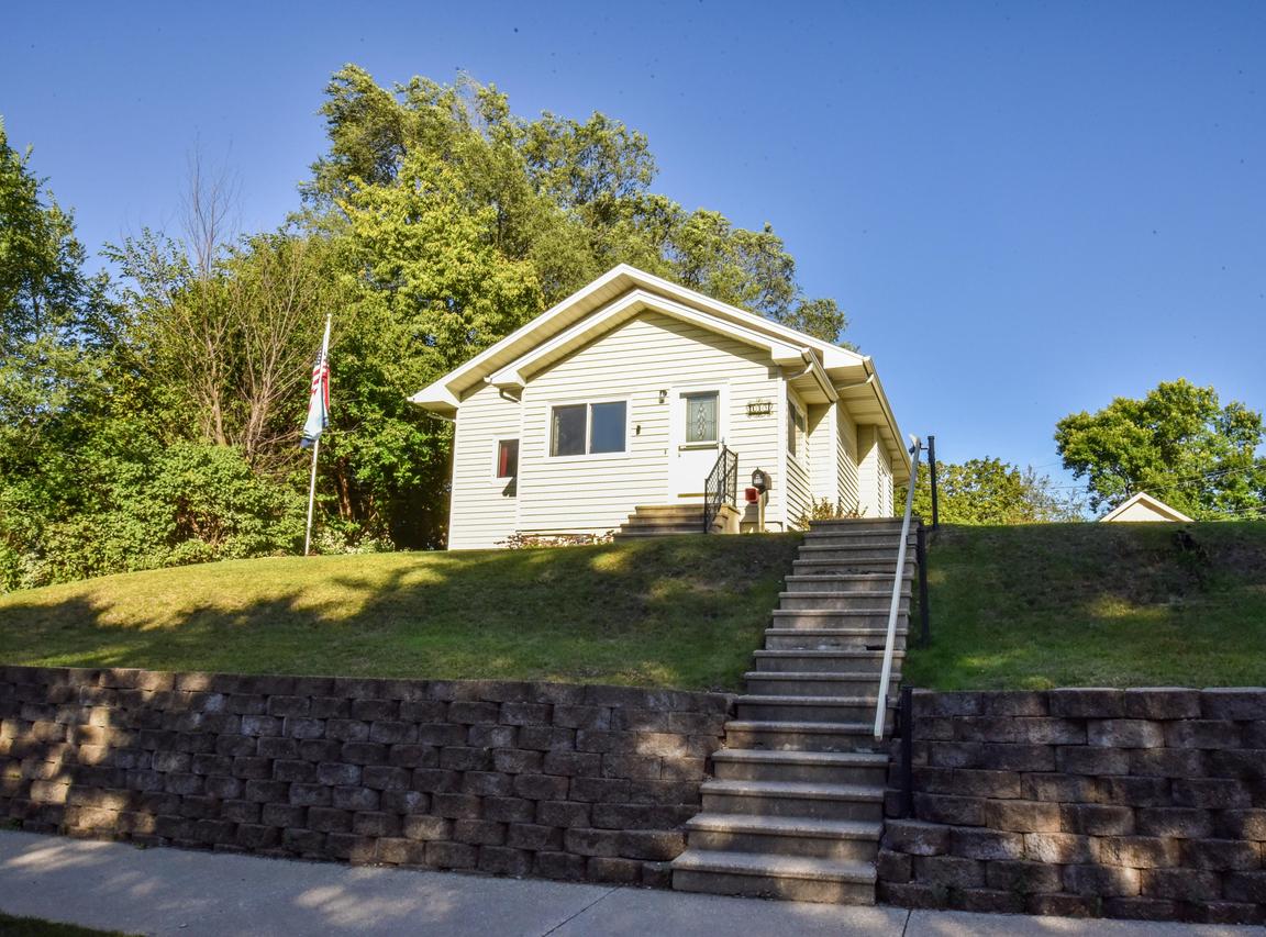 119 23rd St, La Crosse, WI 54601