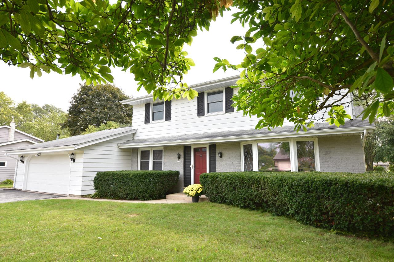 5391 W Radcliffe Dr, Brown Deer, WI 53223