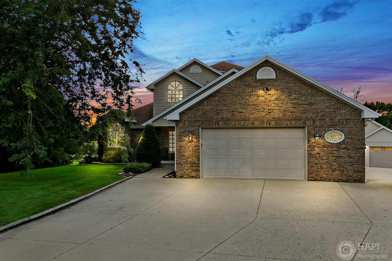 11854 182nd Ave, Bristol, WI 53104