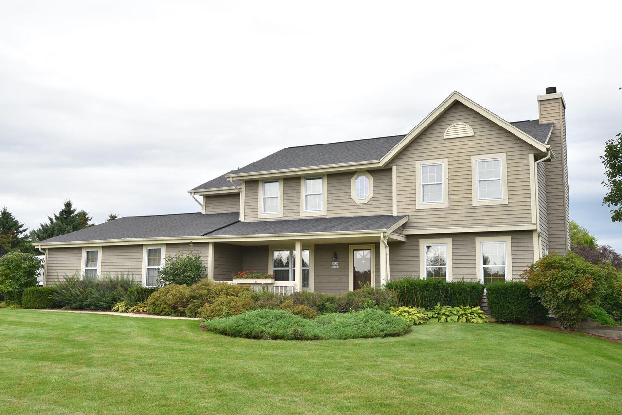 W254N5149 Mckerrow Dr, Lisbon, WI 53072