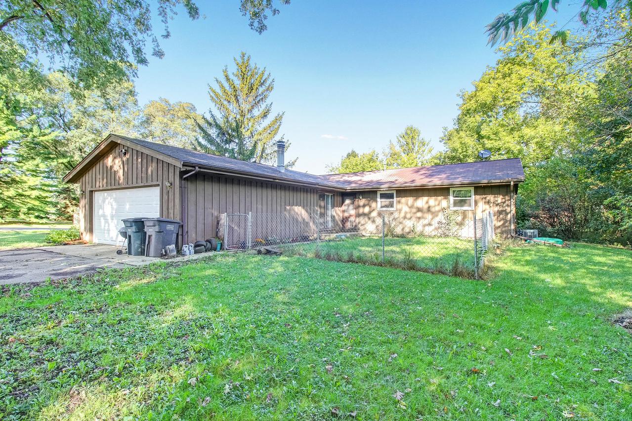 W5162 Strawberry Hill, Sugar Creek, WI 53121