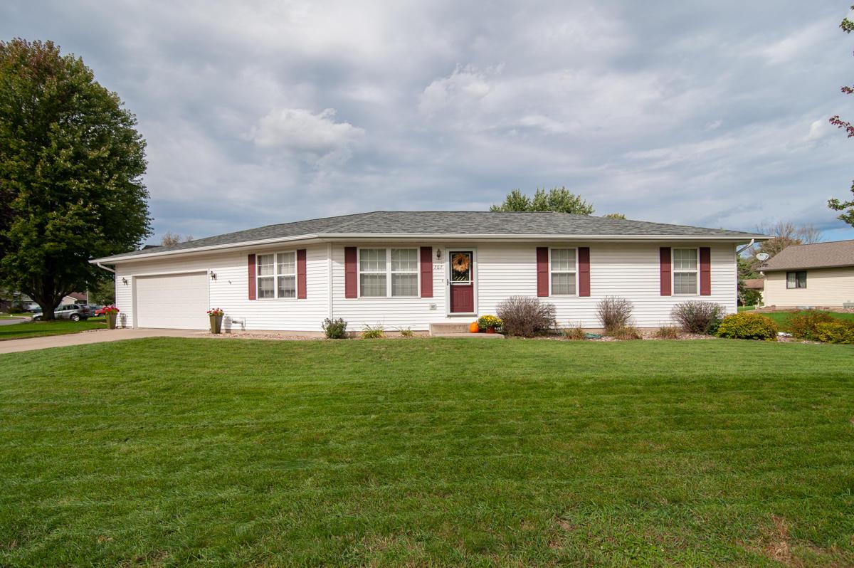 707 Cedar Ave, Holmen, WI 54636